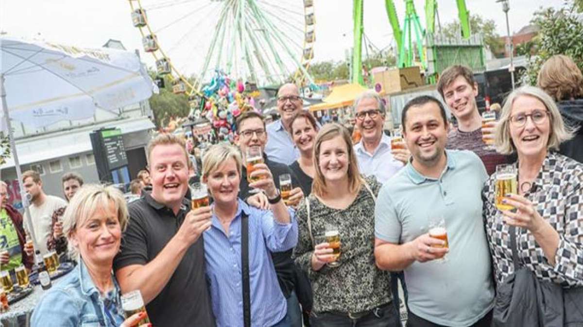 Vom 3. Oktoberwochenende lockt dieses traditionsreiche Event mit über 320 Attraktionen, einem spektakulären Fassanstich und einer Mischung aus modernen und klassischen Fahrgeschäften auf 30.000 m²! Vom 3. Oktoberwochenende lockt dieses traditionsreiche Event mit über 320 Attraktionen, einem spektakulären Fassanstich und einer Mischung aus modernen und klassischen Fahrgeschäften auf 30.000 m²!