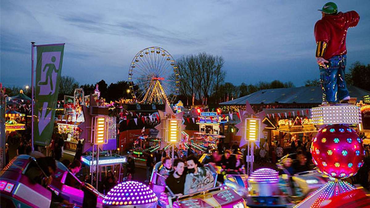 Erleben Sie die größte Osterkirmes in NRW: freDOlino in Dortmund bietet Fahrspaß, Feuerwerk und Abenteuer für die ganze Familie – ein Muss während der Osterferien! Erleben Sie die größte Osterkirmes in NRW: freDOlino in Dortmund bietet Fahrspaß, Feuerwerk und Abenteuer für die ganze Familie – ein Muss während der Osterferien!
