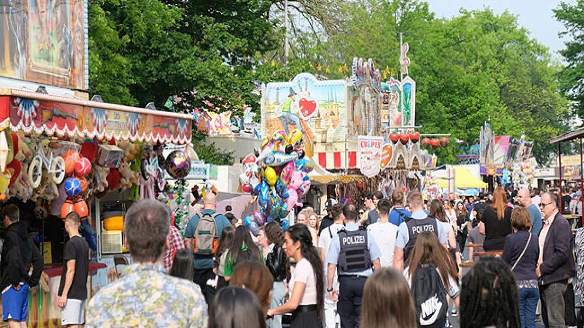 Genießen Sie aufregende Fahrgeschäfte, köstliche Kirmesleckereien und einen speziellen Familientag bei diesem festlichen Highlight des Frühjahrs.