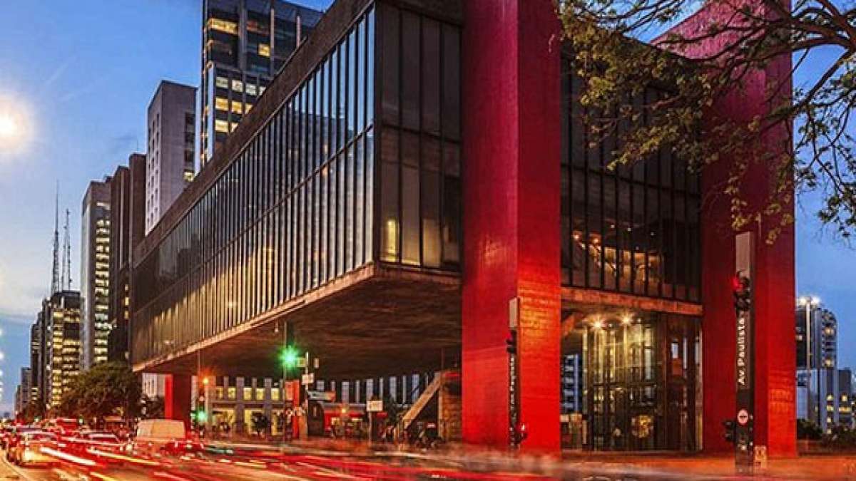 Erfahren Sie mehr über die konstitutionelle Revolution von 1932 in São Paulo, Brasilien, die für eine neue Verfassung und gegen den Autoritarismus kämpfte.