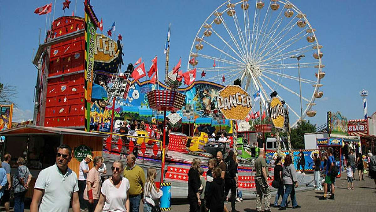 Mit über 130 Schaustellern, regionalen Spezialitäten und einem einzigartigen Gemeinschaftsgefühl bietet der Markt ein unvergessliches Erlebnis für die ganze Familie.