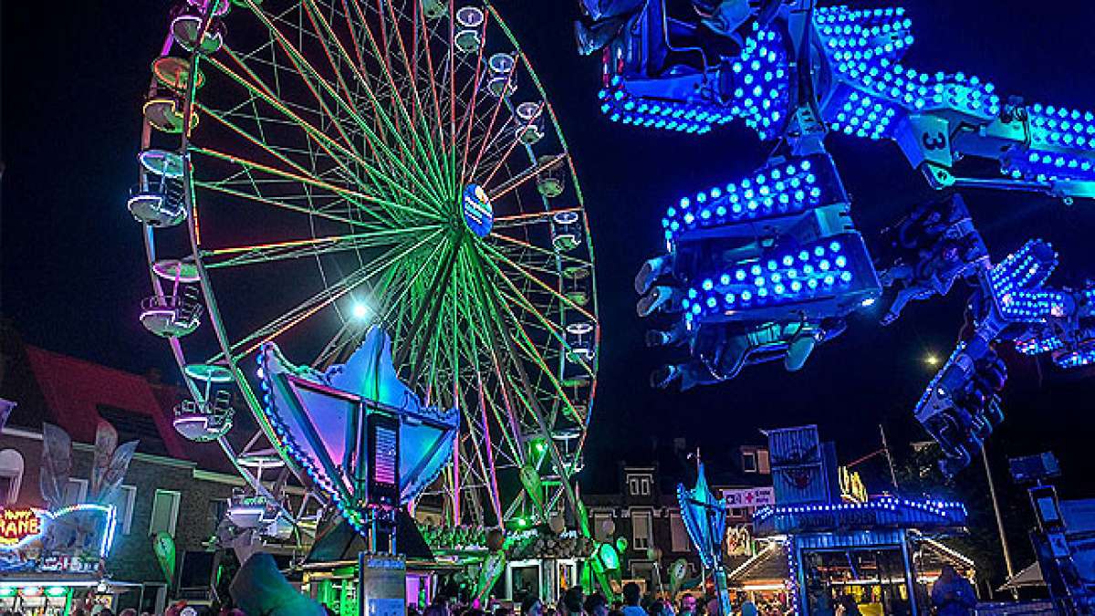 Mit atemberaubenden Attraktionen wie dem weltweit ersten solarbetriebenen Riesenrad und einem vielfältigen kulinarischen Angebot ist die Kirmes ein unvergessliches Erlebnis für die ganze Familie.