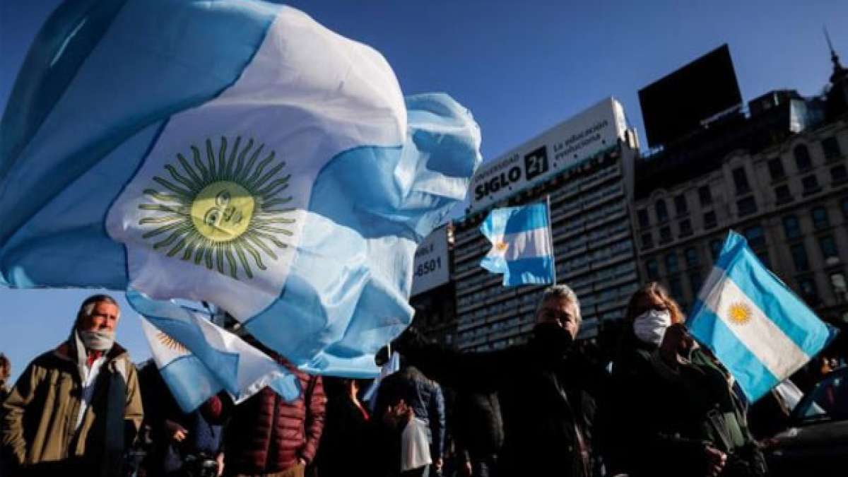 Feiern Sie den argentinischen Unabhängigkeitstag und die historische Unabhängigkeitserklärung von 1816.
