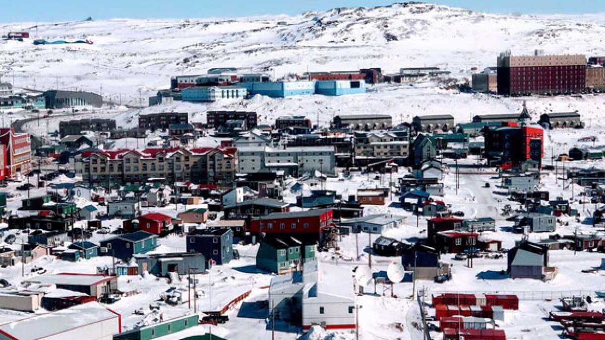 Feiern Sie den Nunavut-Tag und die Entstehung von Kanadas größtem Territorium, Nunavut.