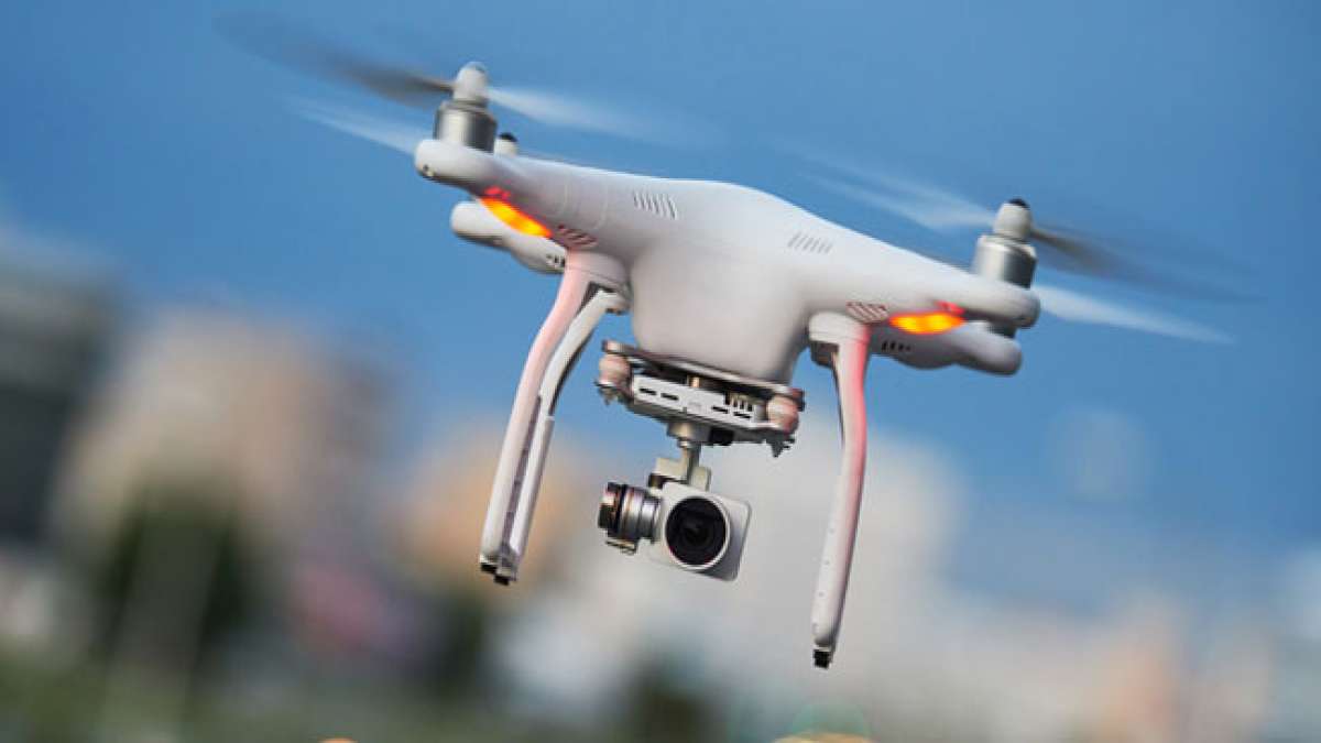 Vom Rettungseinsatz bis zur Luftfotografie: Drohnen verändern unseren Alltag schneller, als viele denken. Der Internationale Drohnentag beleuchtet die faszinierenden Möglichkeiten einer Technologie zwischen Innovation, Nutzen und Kontroverse. Vom Rettungseinsatz bis zur Luftfotografie: Drohnen verändern unseren Alltag schneller, als viele denken. Der Internationale Drohnentag beleuchtet die faszinierenden Möglichkeiten einer Technologie zwischen Innovation, Nutzen und Kontroverse.