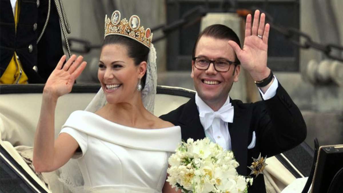 Feiern Sie den Geburtstag von Kronprinzessin Victoria von Schweden, der beliebten Thronfolgerin, die als zukünftige Monarchin das Land führen wird. Feiern Sie den Geburtstag von Kronprinzessin Victoria von Schweden, der beliebten Thronfolgerin, die als zukünftige Monarchin das Land führen wird.