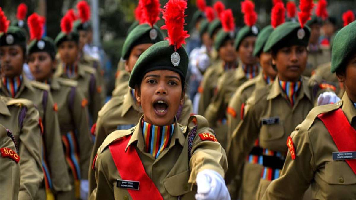 Die indische Armee wurde 1776 von der Ostindien-Kompanie gegründet und hat sich zu einer der größten Streitkräfte der Welt entwickelt, mit über 1,4 Millionen aktiven Soldaten, die dem Verteidigungsministerium unterstehen. Die indische Armee wurde 1776 von der Ostindien-Kompanie gegründet und hat sich zu einer der größten Streitkräfte der Welt entwickelt, mit über 1,4 Millionen aktiven Soldaten, die dem Verteidigungsministerium unterstehen.