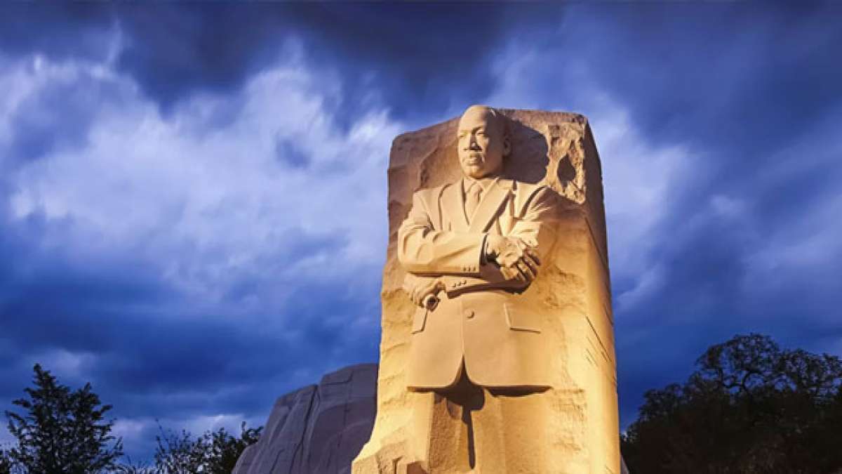 Der Martin Luther King Jr. Day wird am dritten Montag im Januar zu Ehren des Geburtstags des Bürgerrechtsführers gefeiert. Der Martin Luther King Jr. Day wird am dritten Montag im Januar zu Ehren des Geburtstags des Bürgerrechtsführers gefeiert.