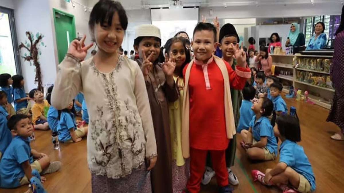 Feiern Sie den Tag der Rassenharmonie in Singapur und entdecken Sie die Bedeutung der Vielfalt und Harmonie zwischen den verschiedenen Rassen und Religionen in der Gesellschaft. Feiern Sie den Tag der Rassenharmonie in Singapur und entdecken Sie die Bedeutung der Vielfalt und Harmonie zwischen den verschiedenen Rassen und Religionen in der Gesellschaft.