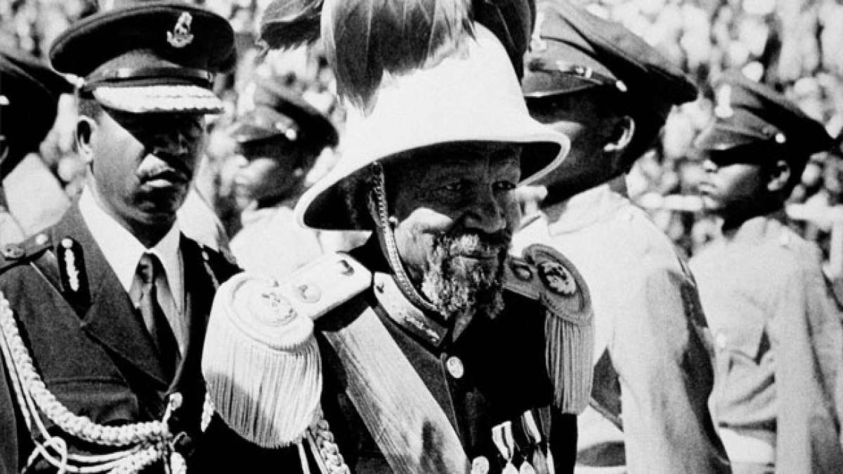 Feiern Sie den Geburtstag des Doppelkönigs Sobuja in Swasiland und erfahren Sie mehr über die einzigartige Tradition, Rinder als Geschenk an den König zu überreichen.