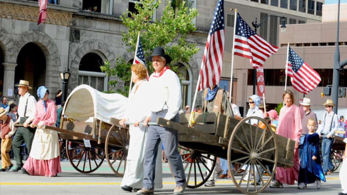 Feiern Sie den Pioneer Day in Utah, USA, und erinnern Sie sich an die Ankunft der mormonischen Pioniere im Salt Lake Valley im Jahr 1847. Feiern Sie den Pioneer Day in Utah, USA, und erinnern Sie sich an die Ankunft der mormonischen Pioniere im Salt Lake Valley im Jahr 1847.