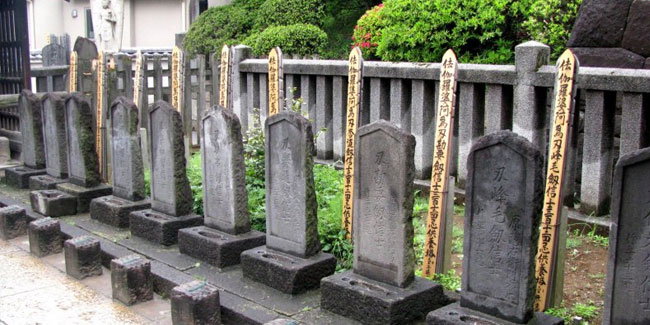 14. Dezember - Siebenundvierzig-Ronin-Gedenktag in Sengaku-ji, Tokio