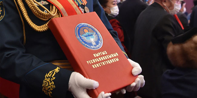 Tag der Flagge in Kirgisistan - Tag der Verfassung in Kirgisistan