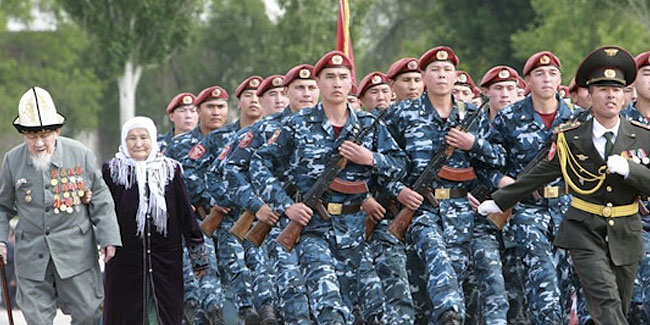 Tag der Flagge in Kirgisistan - Tag der Streitkräfte in Kirgisistan