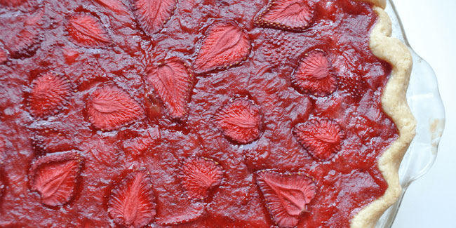 9. Juni - Nationaler Tag des Erdbeer-Rhabarberkuchens in den USA