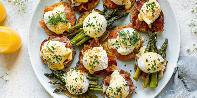 16. April: Nationaler Tag der Eier Benedict, Nationaler Tag des gebackenen Schinkens mit Ananas und Tag des Pilzes in den USA