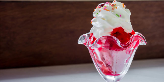 7. Juli - Nationaler Tag des Erdbeereisbechers in den USA