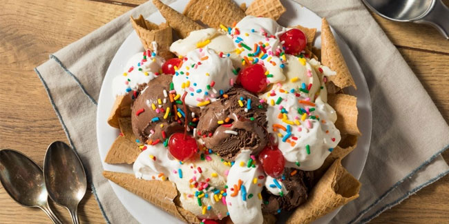 8. Juli - Nationaler Tag der Schokolade mit Mandeln und Nationaler Tag des Eisbechers in den USA