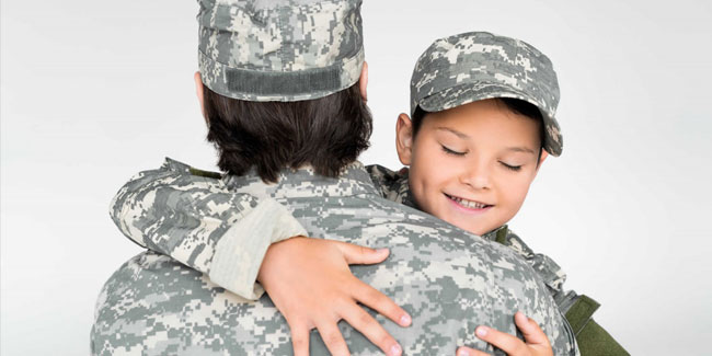 Tag der Miniröcke - Tag umarme einen Soldaten