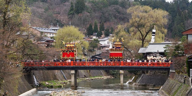14. April: Der erste Tag des Takayama-Frühlingsfestes