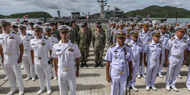 Tag der Marine in Uruguay - Tag der Königlich Thailändischen Marine in Thailand