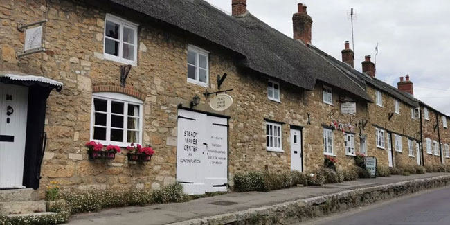 13. Mai: Der Girlandentag in Abbotsbury: Wo Blumen auf das Meer treffen