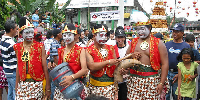 Maslenitsa oder der Beginn der Faschingswoche - Indonesisches Neujahr