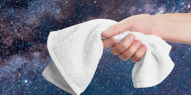 25. Mai - Tag des Handtuchs zu Ehren des Schriftstellers Douglas Adams