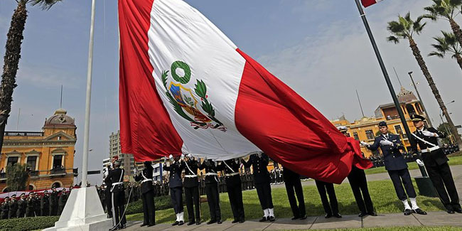 28. August - Zeremonie der Prozession und Hissen der Nationalflagge in Tacna, Peru