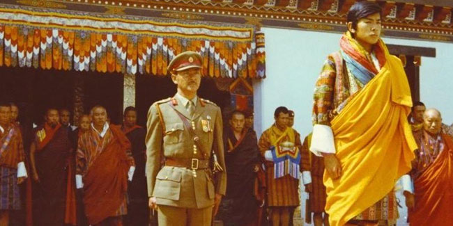 2. Juni - Krönung von König Jigme Singye Wangchuck in Bhutan