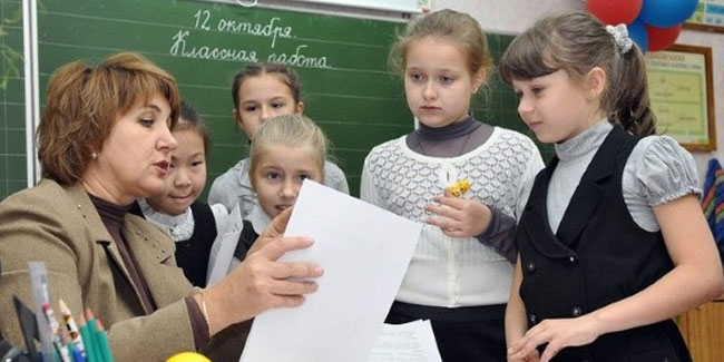 Tag der russischen Raumfahrtstreitkräfte - Tag des Lehrers in Russland