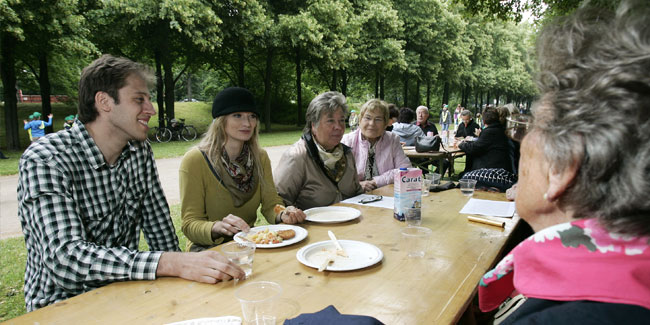 24. Juni: Lange Tafel des Generationendialogs in Hannover