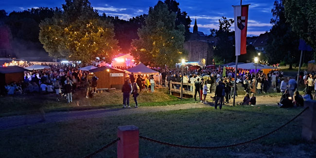 24. Juli: Weinfest in der Burg Bucherbach